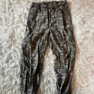 American Eagle camo cargo joggers